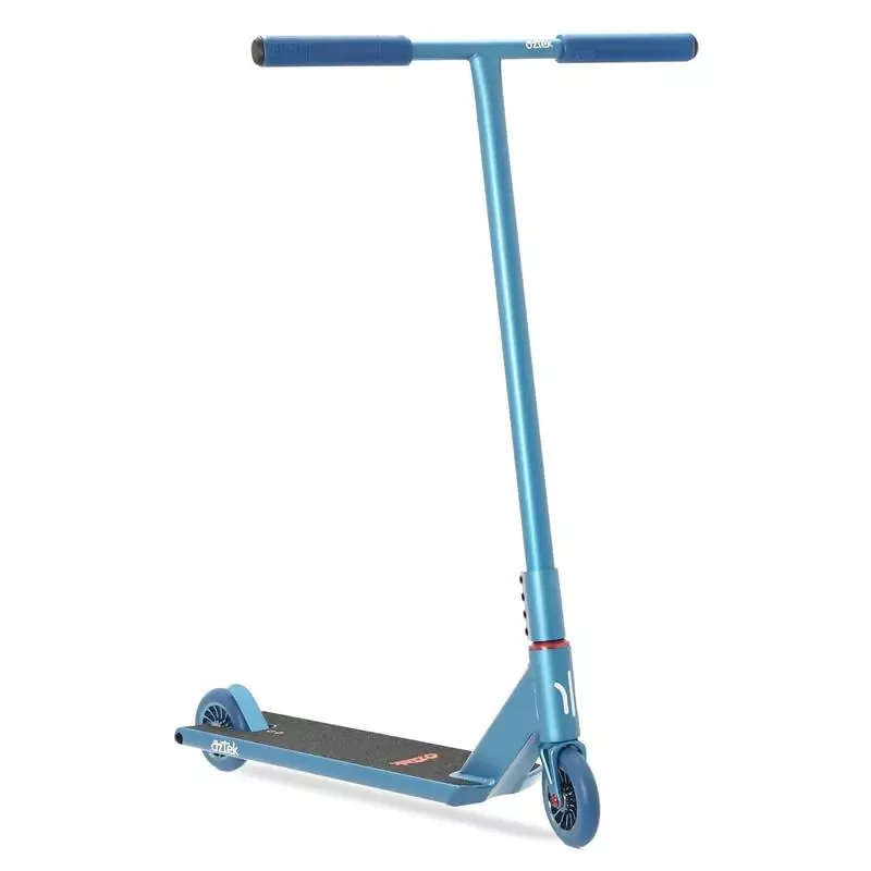 邦楽 THE SCOOTERS COMPLETE BOX BOXX electric scooter looks sort of like a rideable suitcase