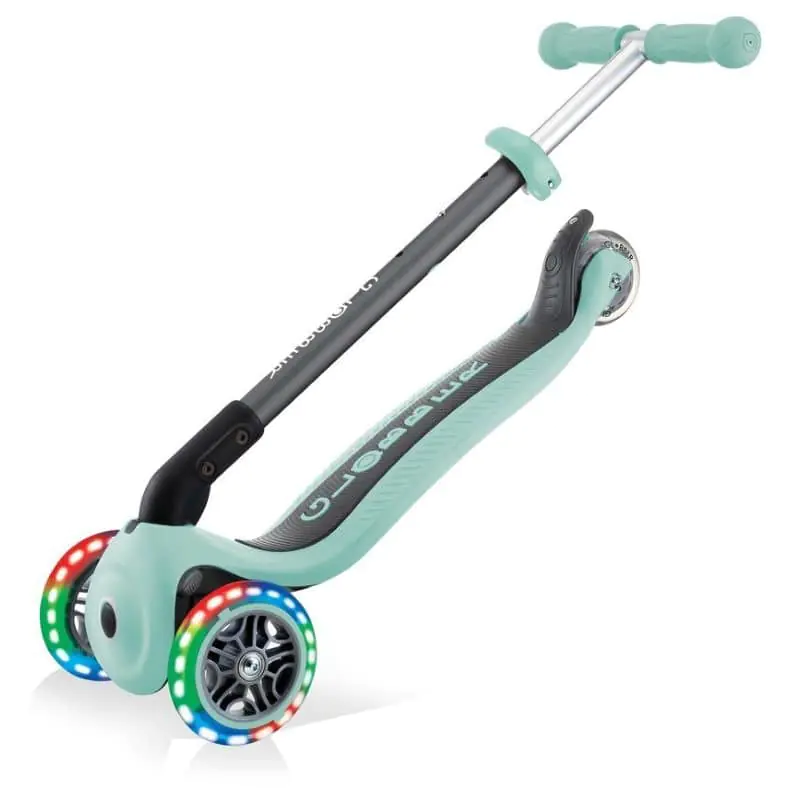Globber Primo Foldable Lights Mint — get for an attractive price